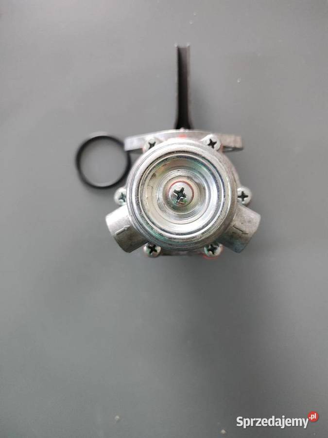 B503521Pompka paliwa Case Donatowo