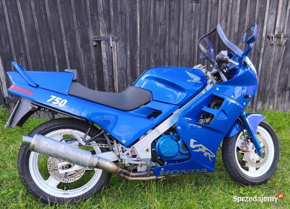 Honda VFR 750 F RC24 V4 1990r Brusy