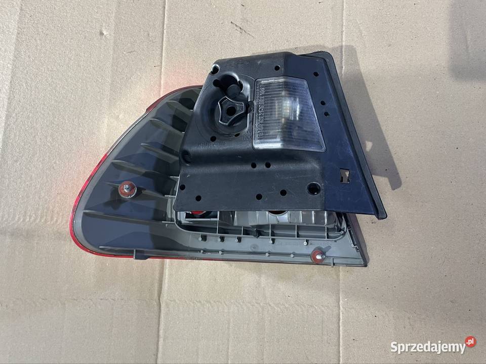 6910532 Lampa tył prawa bmw 3 e46 sedan