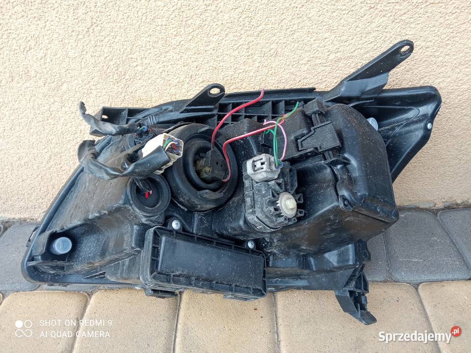 Lampy przednie kpl Toyota Avensis t25 2005 osobowe Oleszyce sprzedam