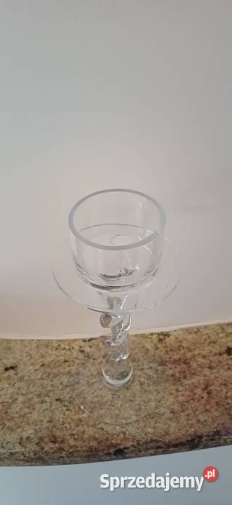 Świecznik szklany na nóżce ze świeczką 16 łódzkie