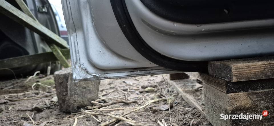 Drzwi prawe Vw Polo 9N LA7W