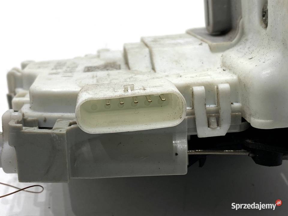 ZAMEK DRZWI LEWY TYŁ AUDI A4 B9 Kombi 8X0839015E