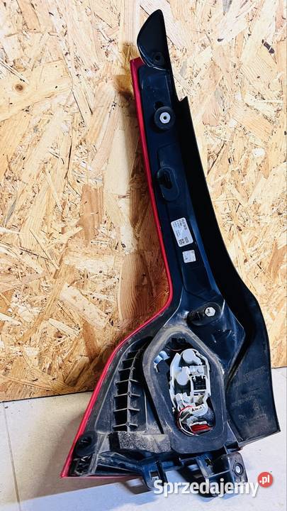 Lampa prawa tył Volvo V60 I 2012 uszk Bilcza sprzedam