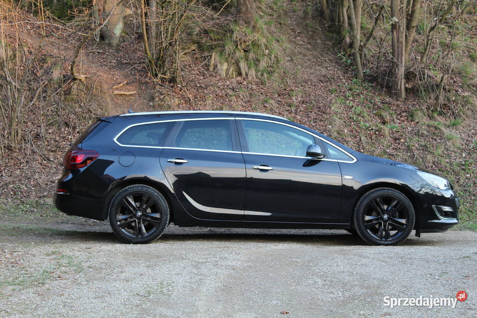 Opel Astra J Sports Tourer 14 Turbo 140 2013r światła do jazdy dziennej podkarpackie Blizne sprzedam