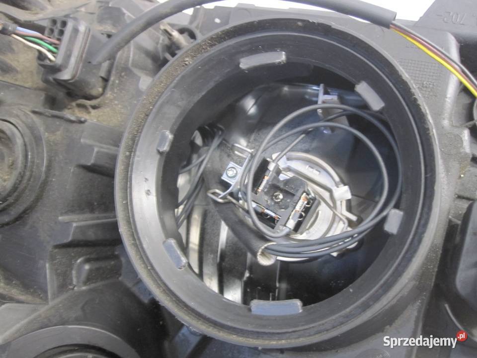 OPEL VIVARO B 16r lampa prawa przód 260108099R