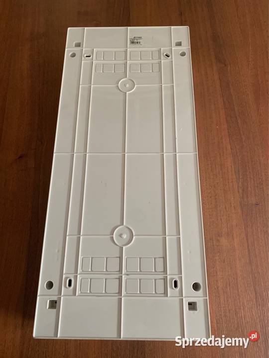 Rozdzielnica elektryczna natynkowa 4x12 schrack