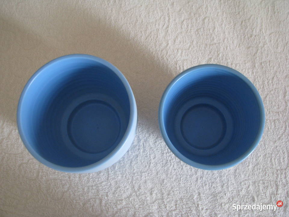Piękne karbowane ceramiczne niebieskie doniczki niebieski Brzegi