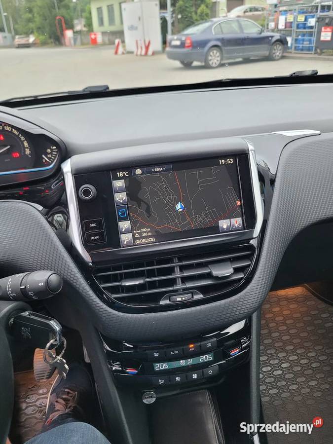 Peugeot suv 2008 16 hdi wersja Allure model nieuszkodzony sprzedam