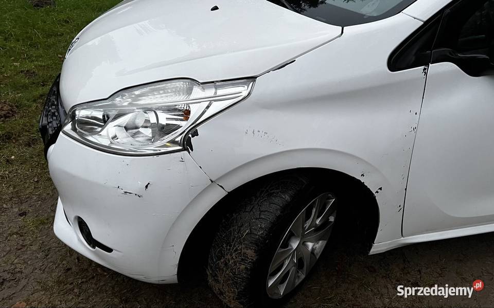 Peugeot 208 2013 10vti Hatchback 208 Międzychód