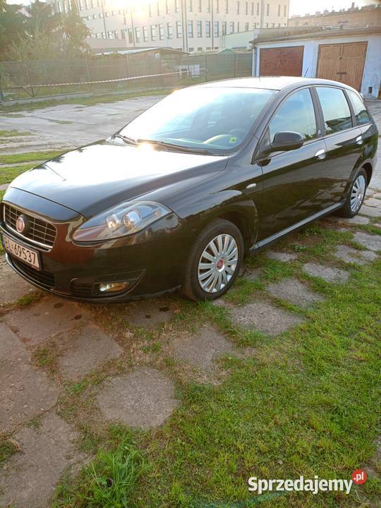 Sprzedam Fiat Croma czarne kombi 2010 r 19 jtd 199527km