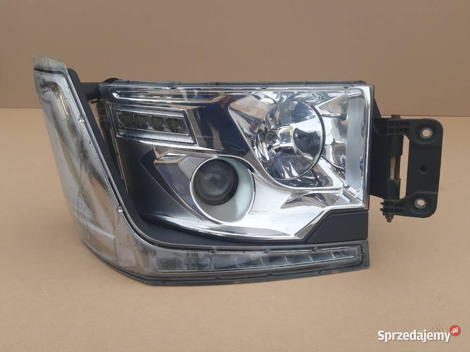 RENAULT GAMA T RANGE LAMPA REFLEKTOR PRAWY Bieleń