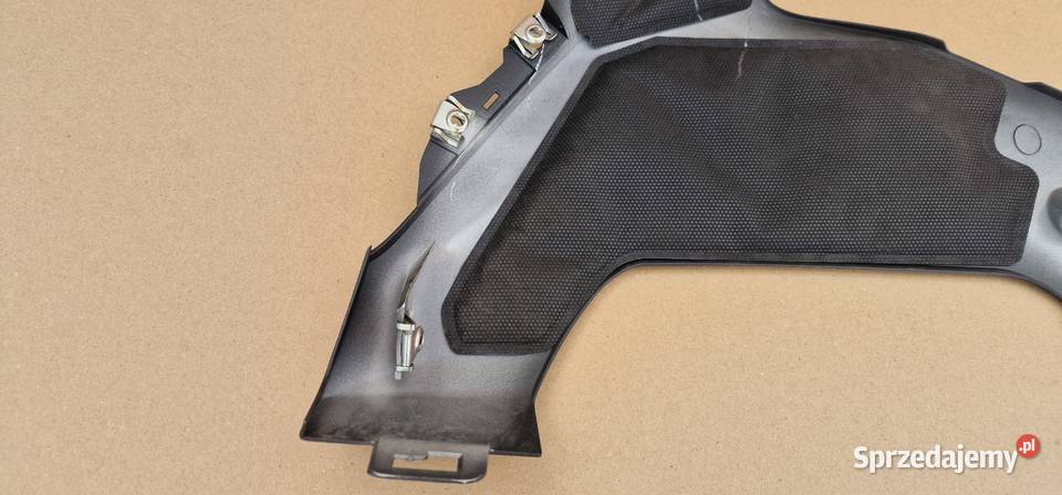 YAMAHA R1 RN12 PŁUG BOCZEK OWIEWKA PRAWA Bieleń