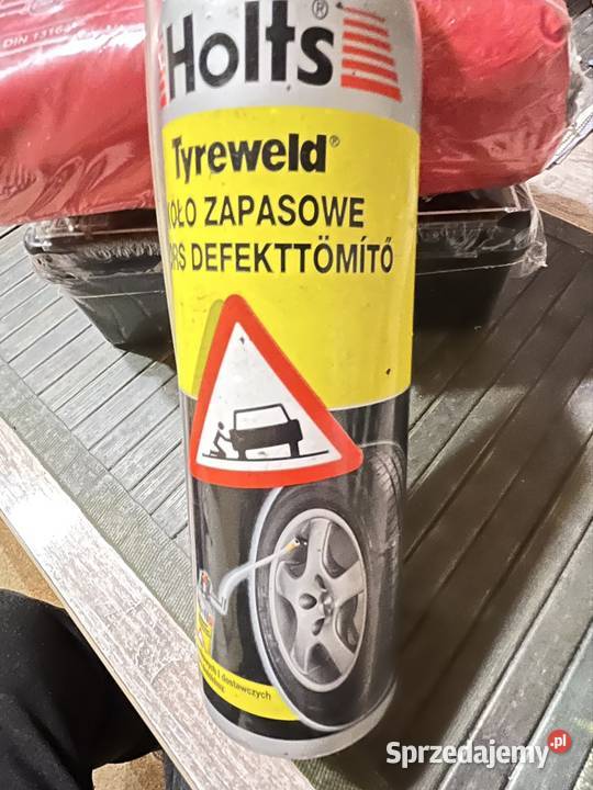 Koło zapasowepojemnik naprawczy i pojemnik z Włocławek