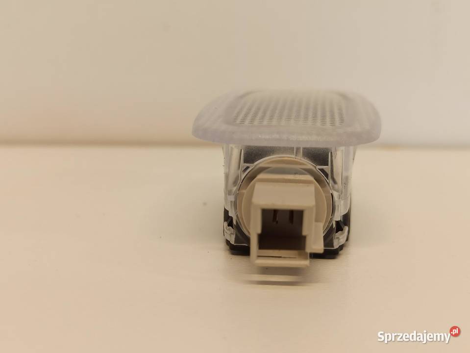 MERCEDES W205 LAMPKA KABINY A0028202101 Części samochodowe