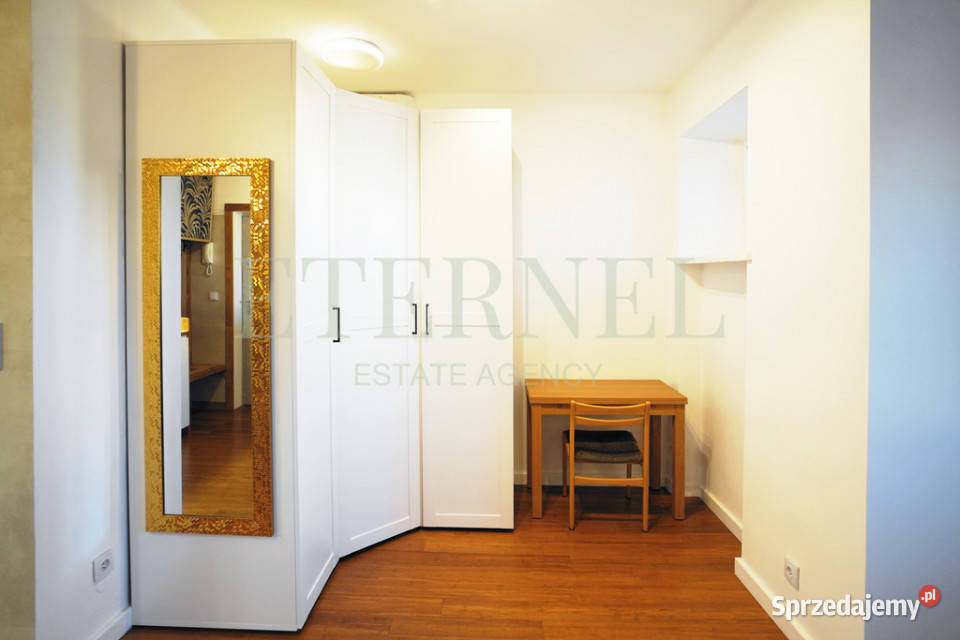 Umeblowana kawalerka 25m z loggią Hala Targowa małopolskie Kraków sprzedam