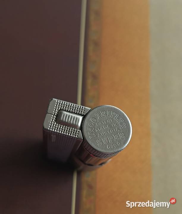 Dwie zapalniczki benzynowe