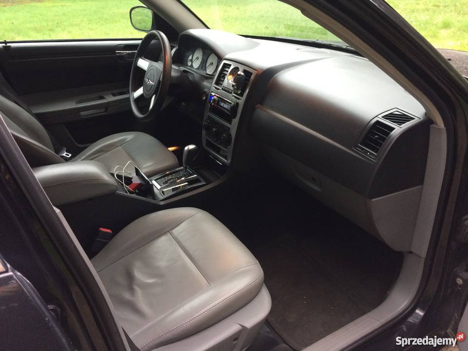 Chrysler 300C 35 uszkodzony bok