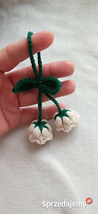 Kwiaty dzwoneczków wykonane na szydełku brelok Łask