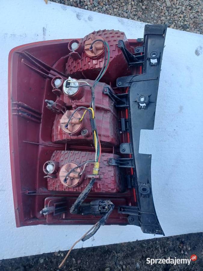 Lampa Prawy Tył Kia Carens 2 Pogorzelec