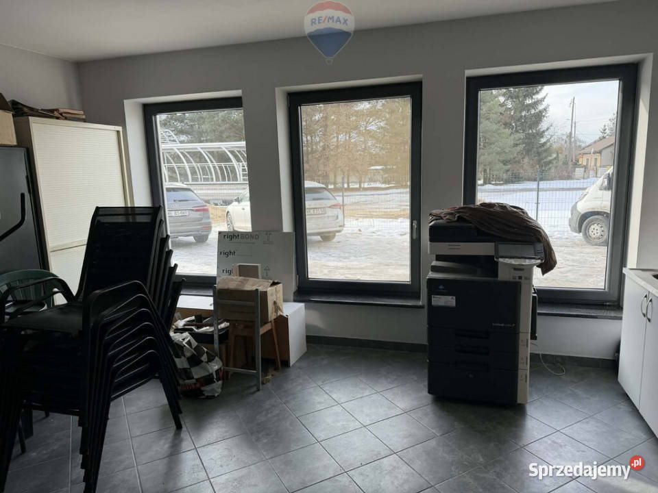 Nowoczesny budynek z magazynemduża działka 11 ha parking Leszno