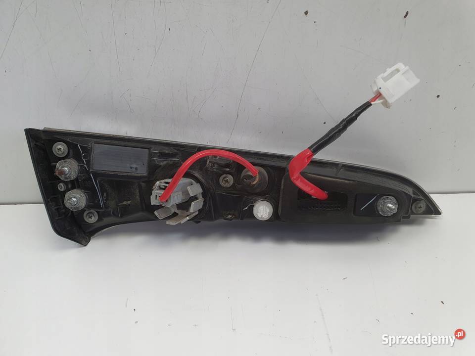 Toyota Corolla E21 HTB TYLNIA TYLNA LAMPA PRAWA osobowe sprzedam