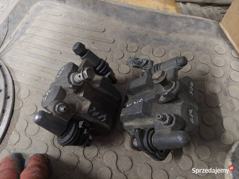Kawasaki GPZ 500 zacisk zaciski przód przednie