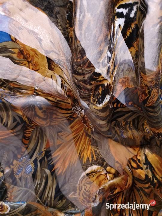 Apaszka z motywem tygrysów kwadratowa kolorowa wielkopolskie Oborniki