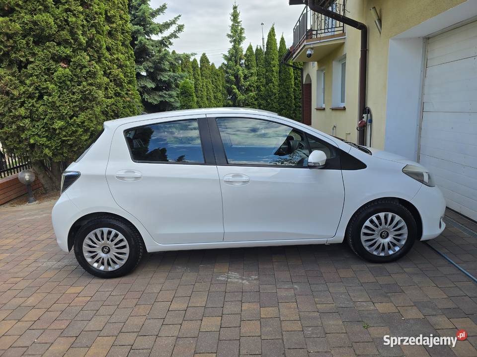 Toyota Yaris 10 VVTi Edition 2014 manualna mazowieckie Karczew