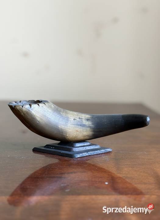 Ozdobny róg na podstawce Proszowice