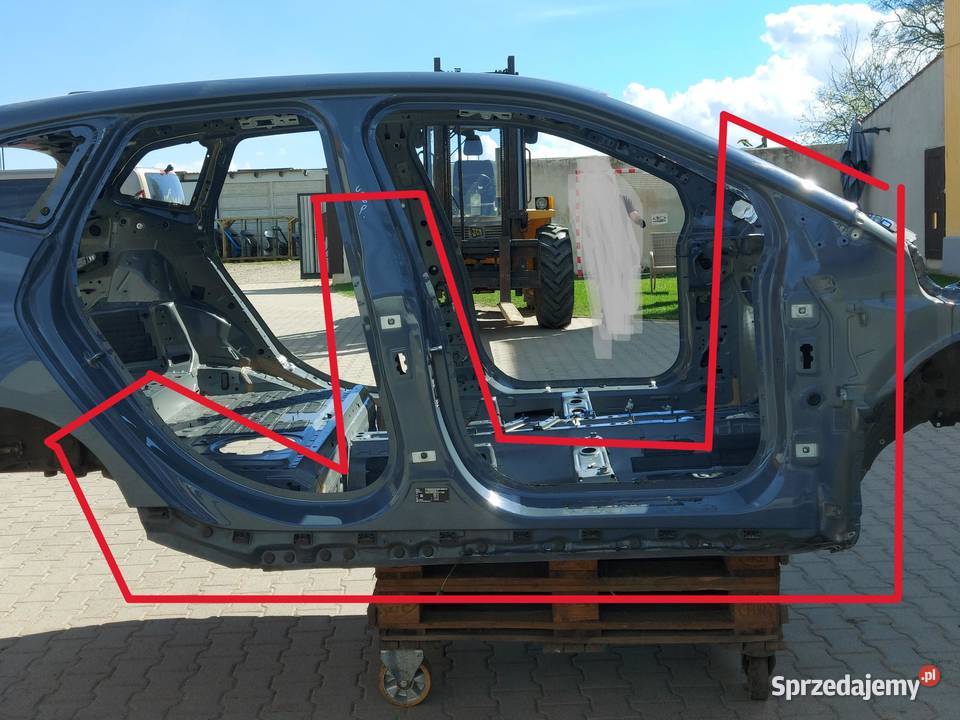 BMW U06 220d SŁUPEK ŚRODKOWY PRAWY BOK SŁUPEK