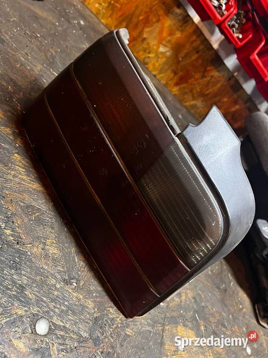 Lampa lewy tył BMW E36 Sedan osobowe Piasek