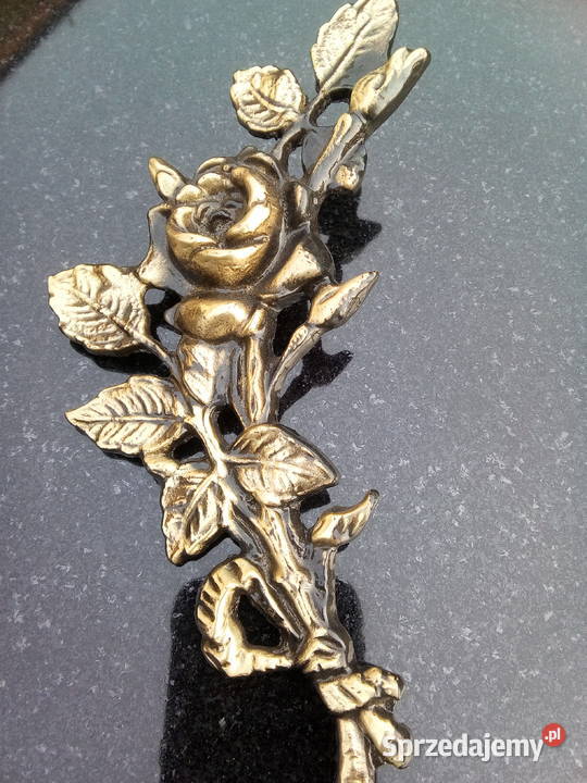 Róża z dłonią czerniona mosiężna złota nagrobek mazowieckie Strzegowo sprzedam