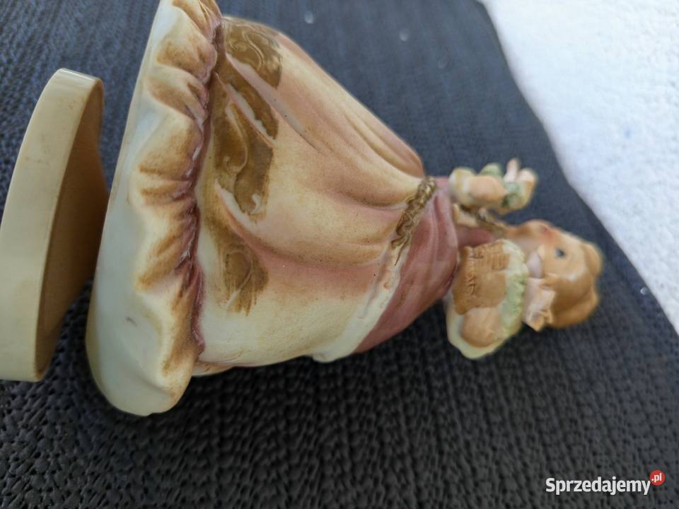 Zabtykowa ceramiczna figurka młodej Damy z mazowieckie Warszawa