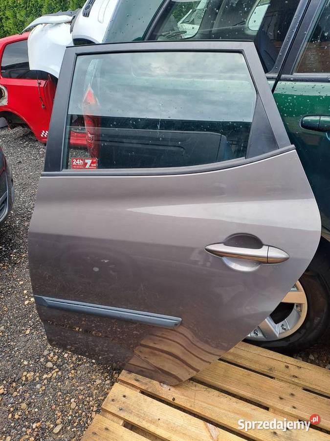 Kia Venga drzwi klapa zderzak kod lakieru NSW i Jastrzębie-Zdrój sprzedam