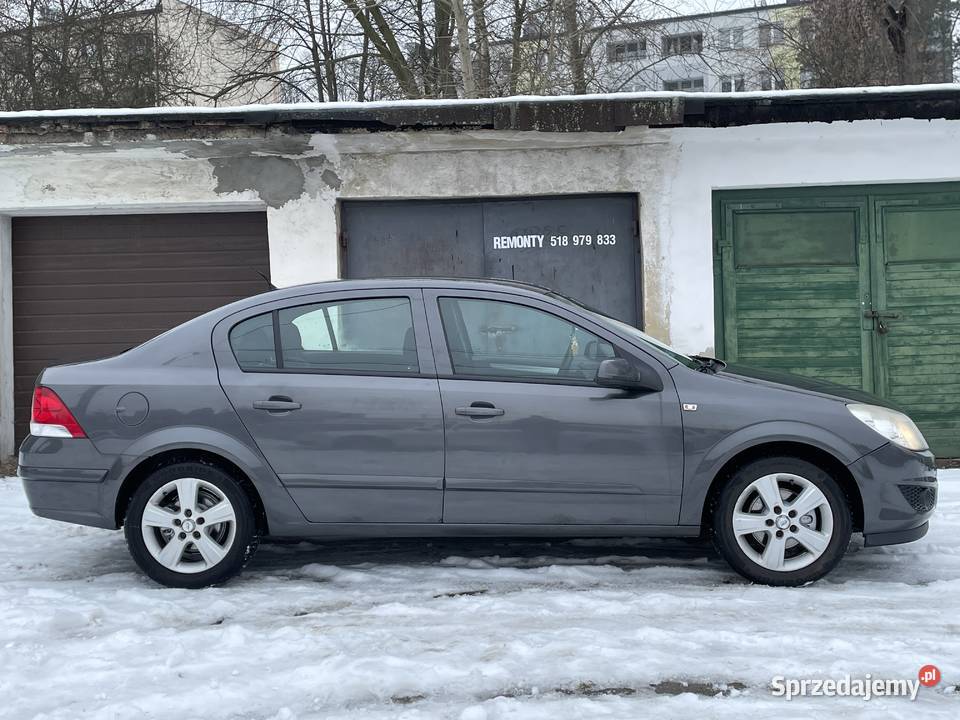 Opel ASTRA H Sedan Lift Benzyna 16 16V 116 2009 Będzin
