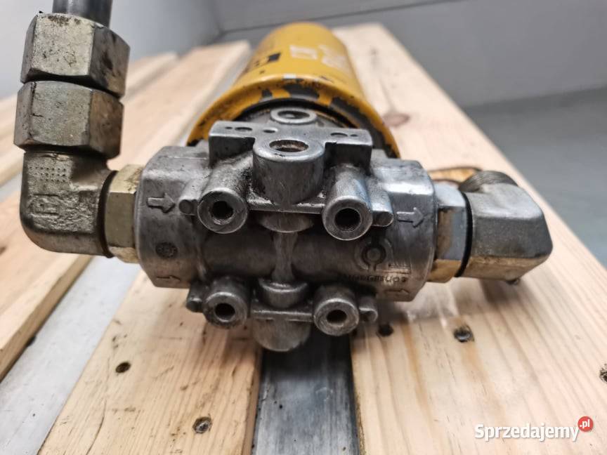 CAT TH 62 Podstawa filtra hydraulicznego Wilkowo sprzedam