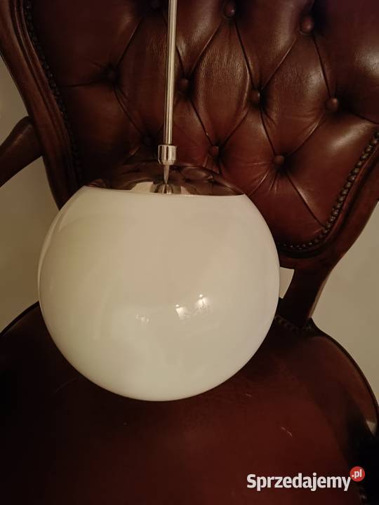 Lampa wisząca z kloszem w kształcie białej kuli Lipno