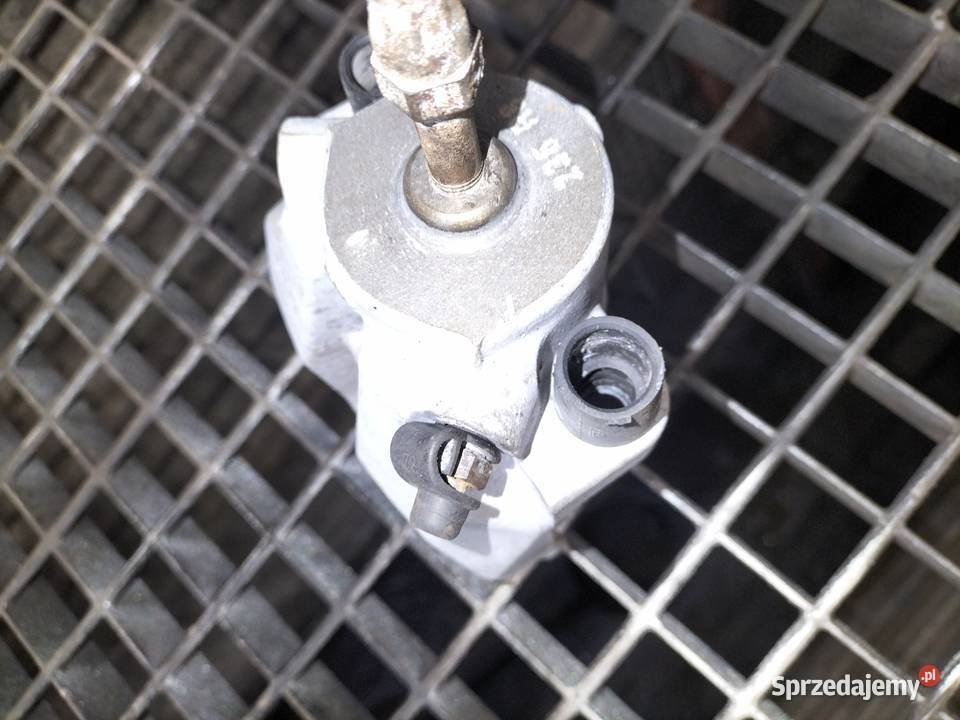 Zacisk hamulcowy prawy tylny BMW E39 SEDAN Poręba sprzedam