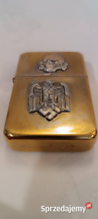 Niemiecka zapalniczka benzynowa z symbolem