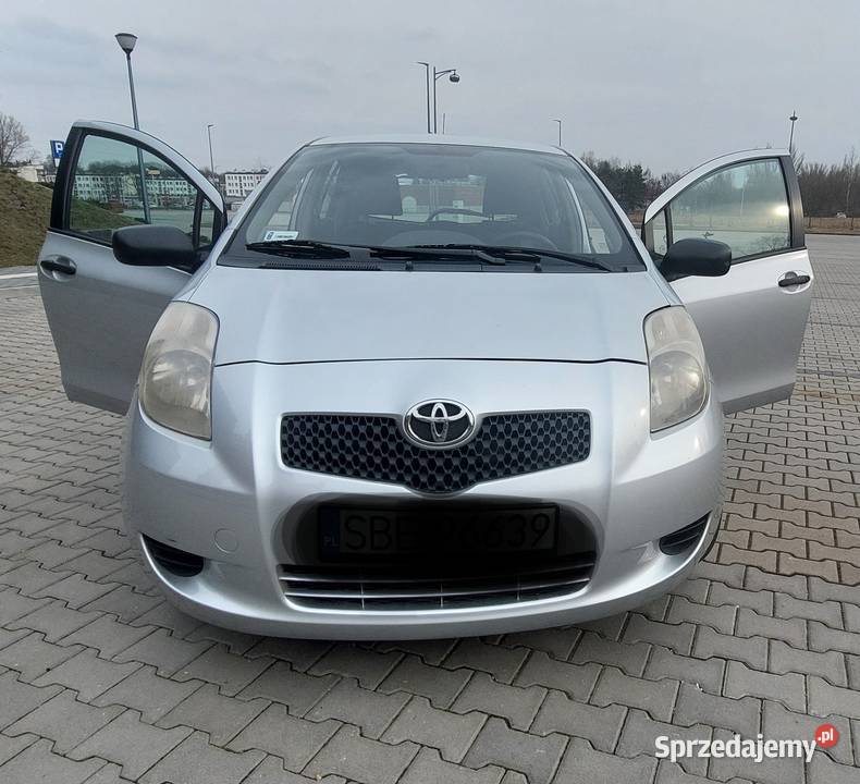 Toyota Yaris srebrna rocznik 2005 stan Czeladź