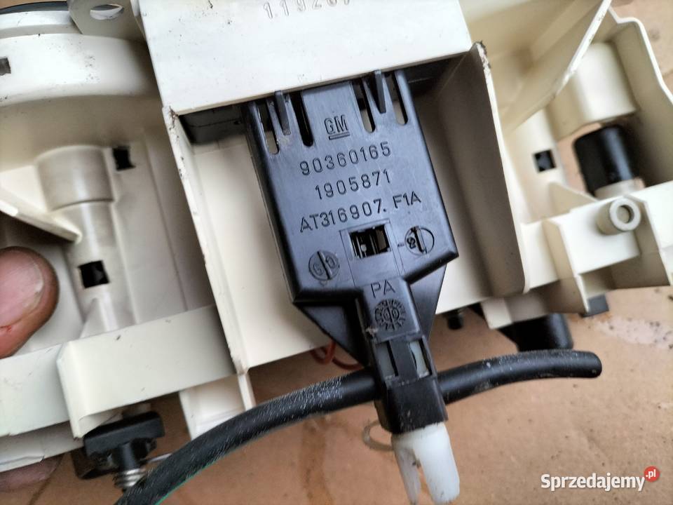 OPEL ASTRA F ŚRODKOWY PANEL NAWIEWU