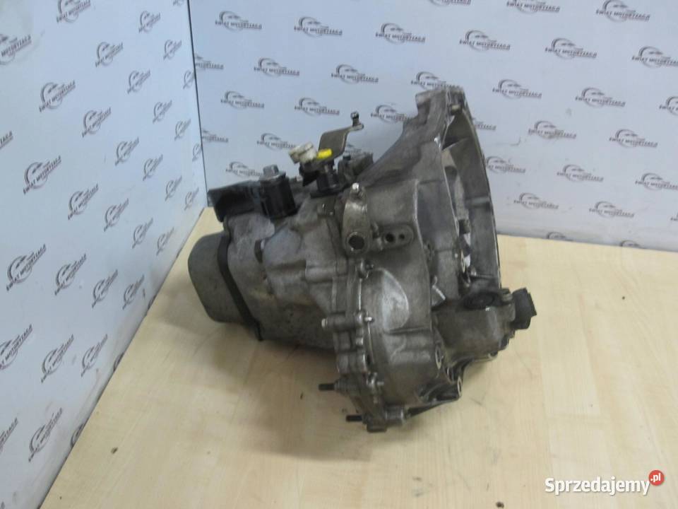 PEUGEOT 208 2008 C3 12 VTI HM01 13r 108 Skrzynia osobowe