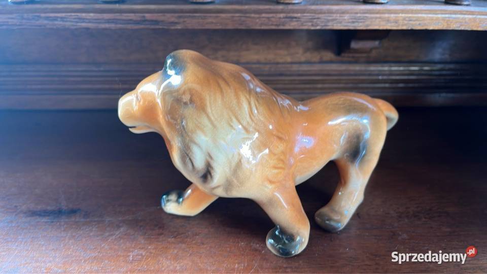 Figurka Lew Bez sygnatury Figurka porcelanowa