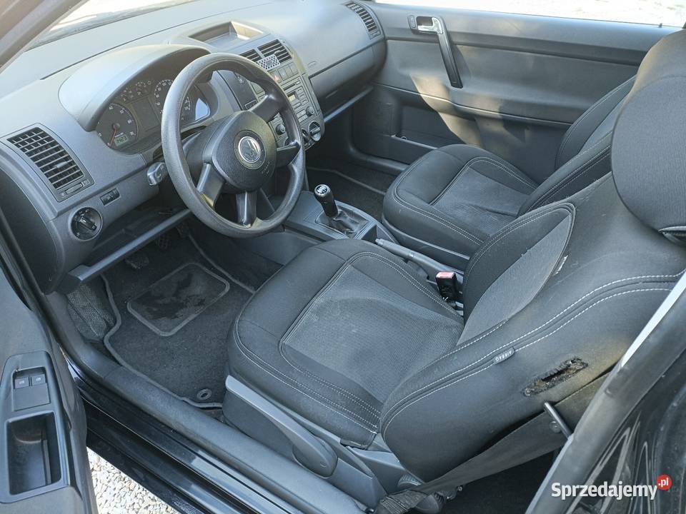 VW polo na dużej lampie ładna czarna do jazdy z benzyna Volkswagen