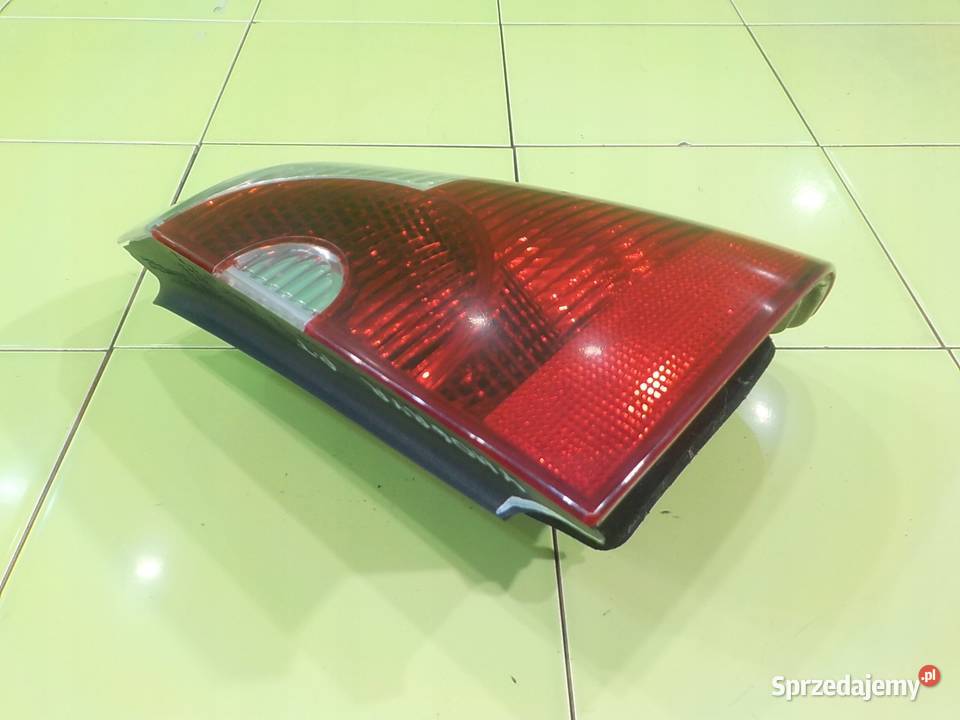 BMW X3 E83 25 B AUT 06r lampa prawa tyl Suków