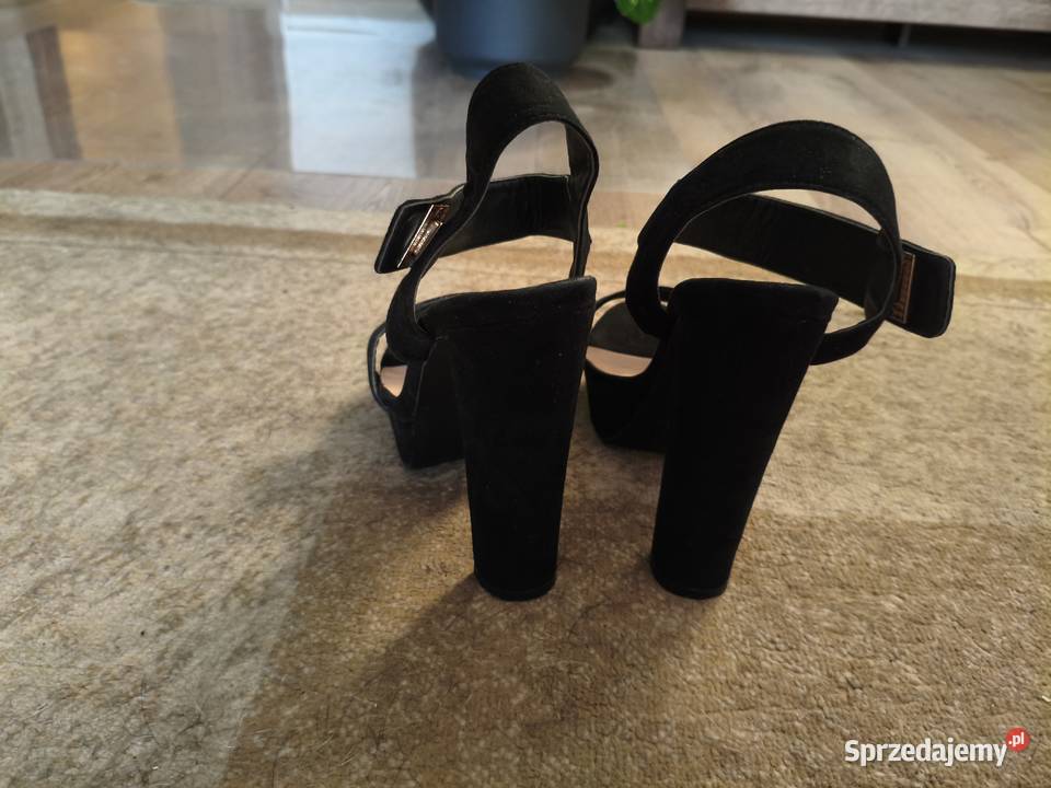 Czarne sandały na wysokim słupku lubelskie Bełżyce
