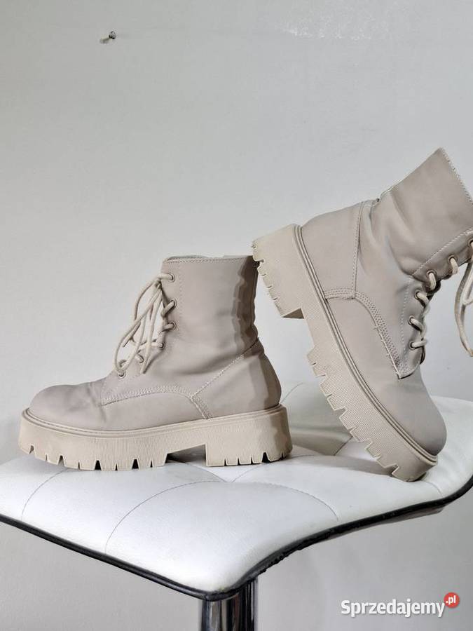 Beżowe botki 35 workery Bershka buty traktory