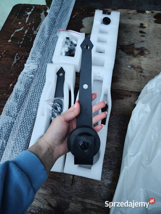 Drzwi dębowe z metalowymi okuciami Piła