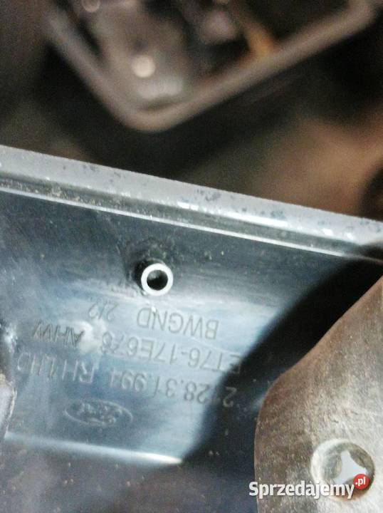 OSŁONA TRÓJKĄT BŁOTNIKA PRAWY PRZÓD Rok produkcji 2019 Motoryzacja